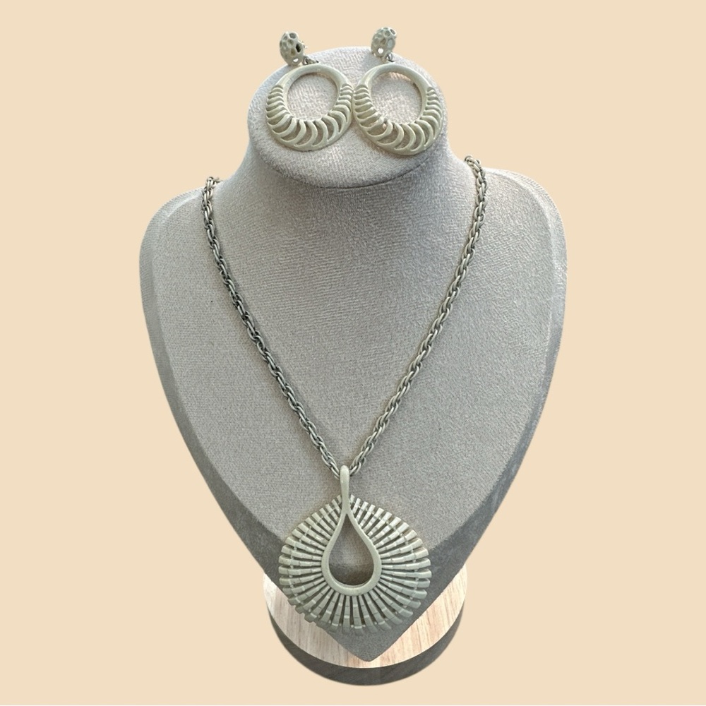 Vintage Signed Trifari Cream Enamel Teardrop Necklace & Earrings